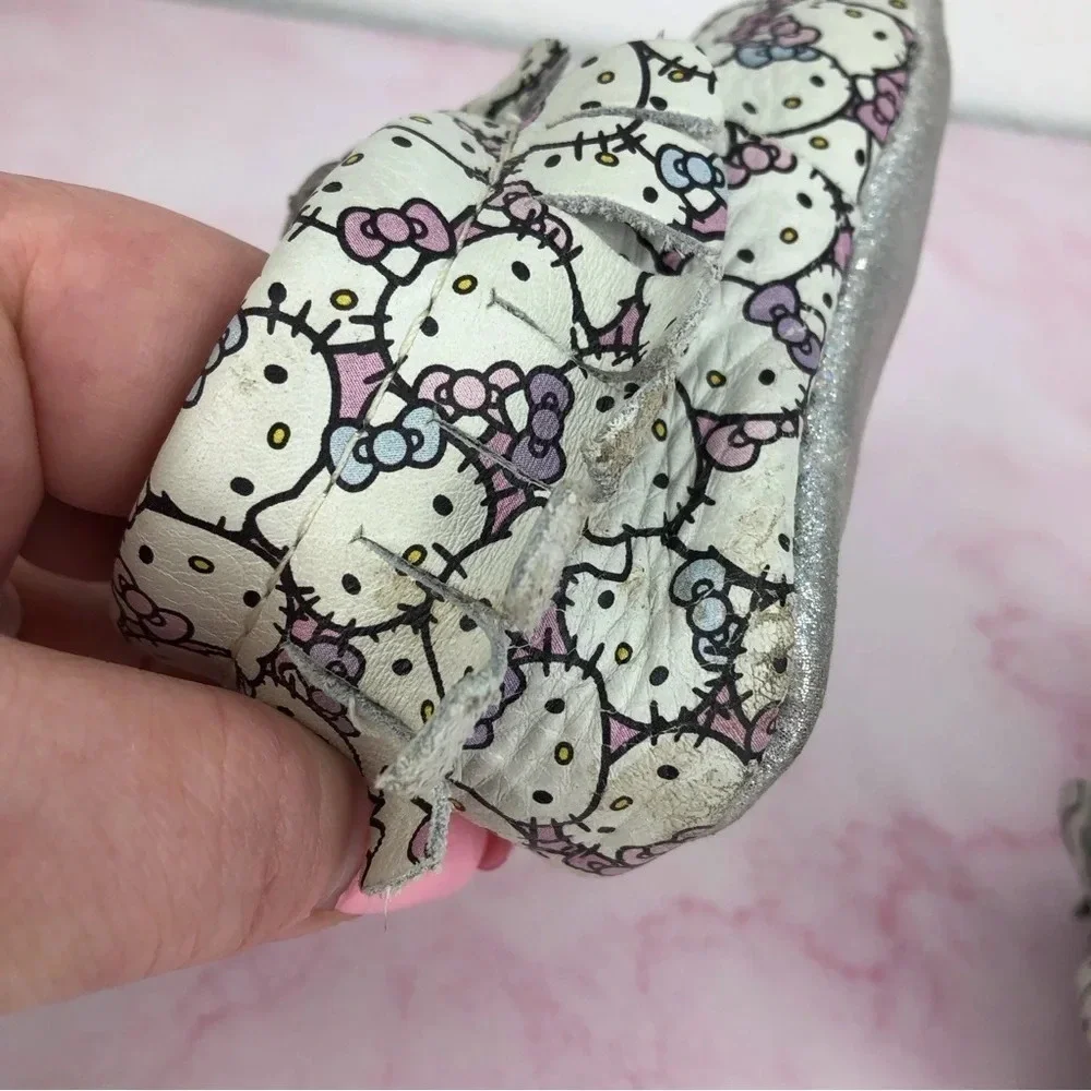Freshly Picked x Sanrio Hello Kitty baby moccasins Peek a Bow size 2 infant - Picture 15 of 16
